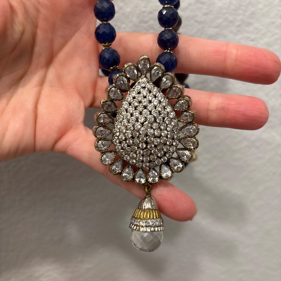 Rhinestone crystal necklace with blue agate beads - Picture 5 of 6